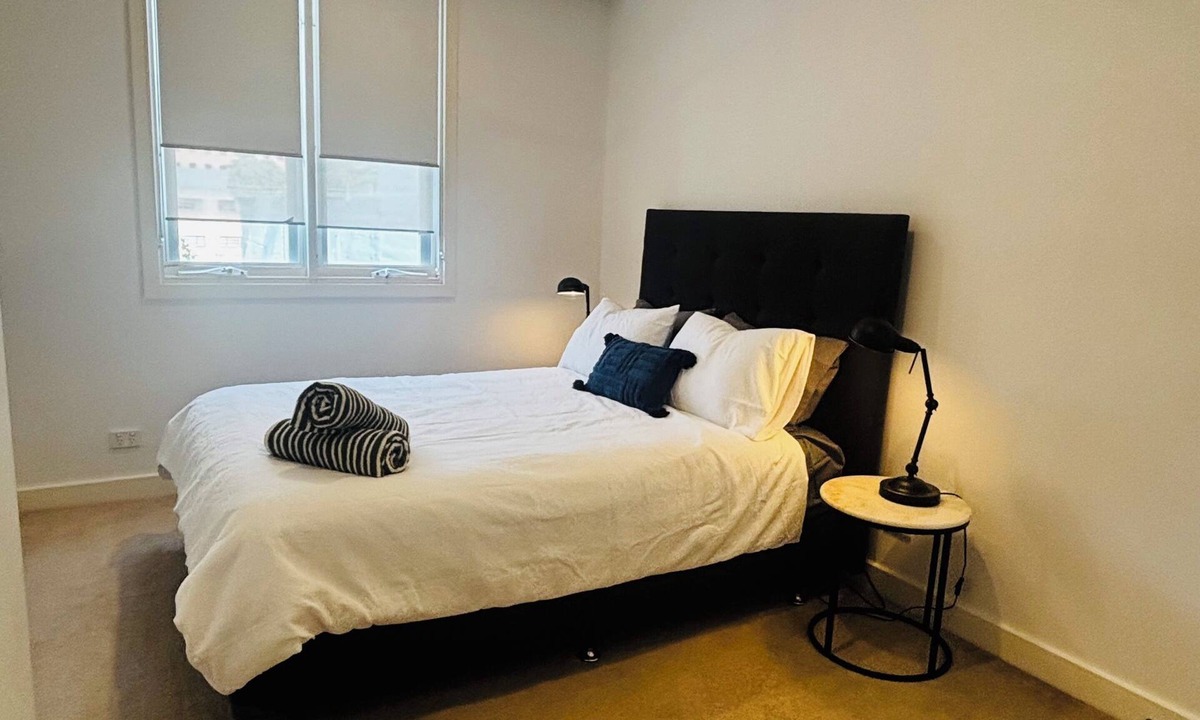 Newcastle House | Newcastle Wharfside Retreat - Newcastle city, harbour & beaches - free parking