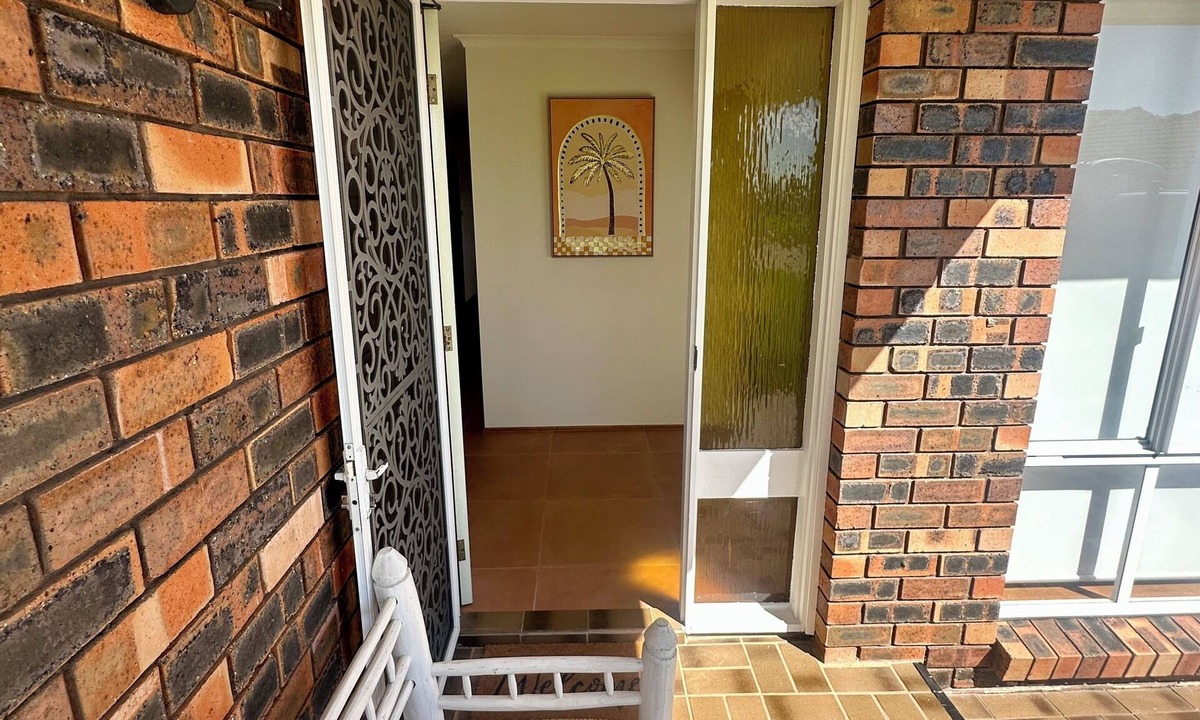 Moruya House | Newly Renovated Coastal Escape | Walk to Town, River & Markets