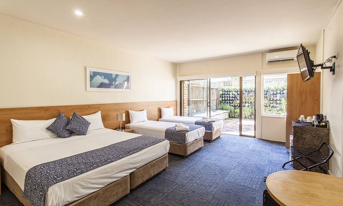 Condell Park Hotel | Nightcap at High Flyer Hotel