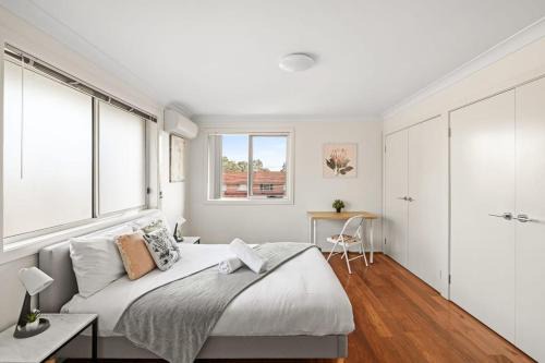 Panania House | No Frill Ensuite Double Room in Panania - Near Stations