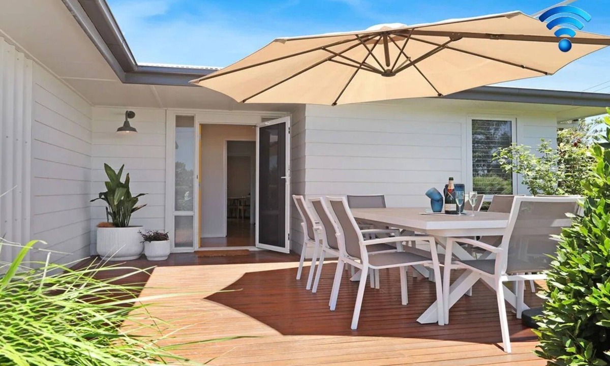 Robertson House | North Star – flexible home with separate granny flat, multiple living areas, gardens and firepit