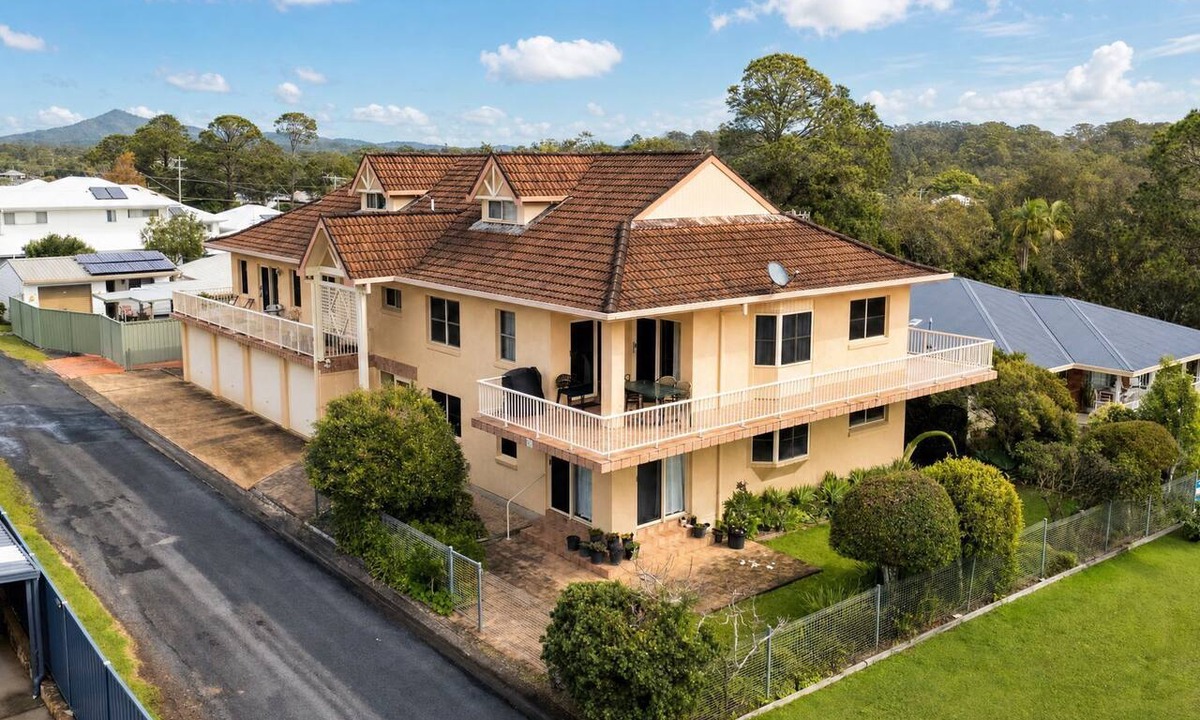 Urunga Apartment | North Street Panorama -stunning mountain and ocean views