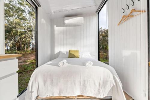 Dadswells Bridge House | Northern Grampians Getaway by Tiny Away