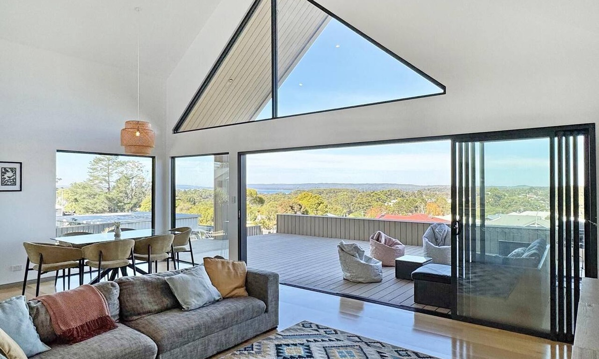 Denmark House | Nullaki Views on Russell: Walk to town, inlet & sky views