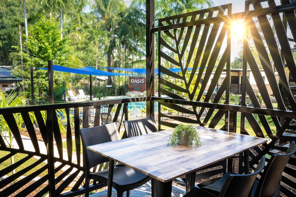Virginia Hotel | Oasis Tourist Park