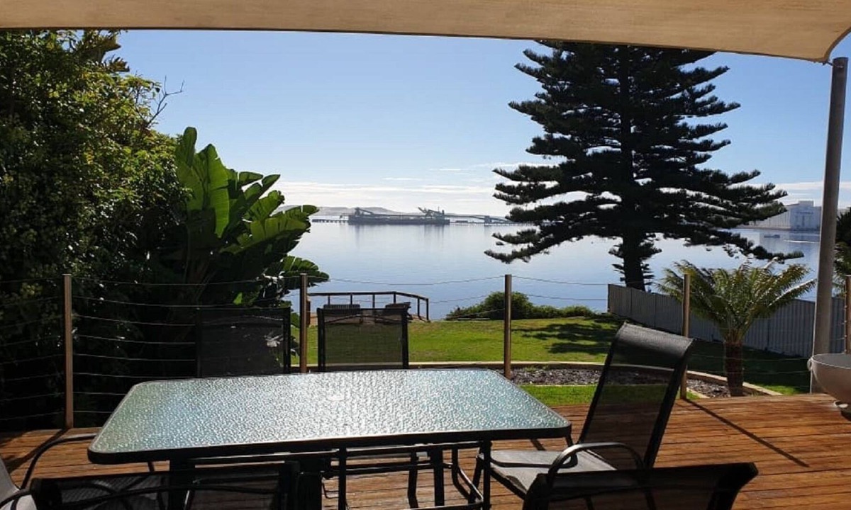 Port Lincoln House | Ocean 26 - Absolute Waterfront!
