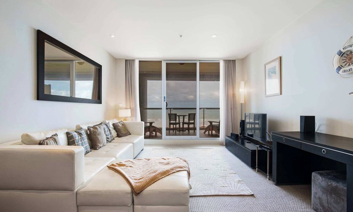 Glenelg Apartment | Ocean View 1BR Private balcony OAKS PIER