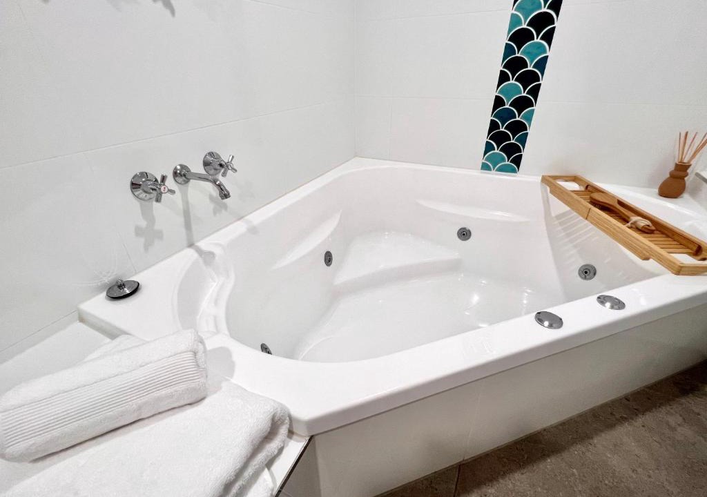 Biggera Waters Apartment | Ocean View 2BR Apartment and SPA