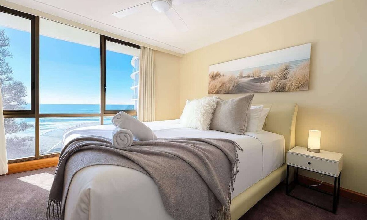 Surfers Paradise Apartment | Ocean View 2BR apartment with Spa