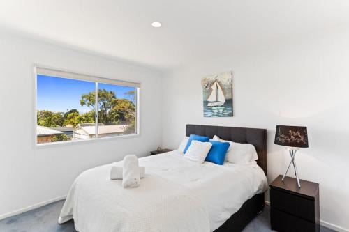 Rhyll House | Ocean View Escape w 3BR & 2BA