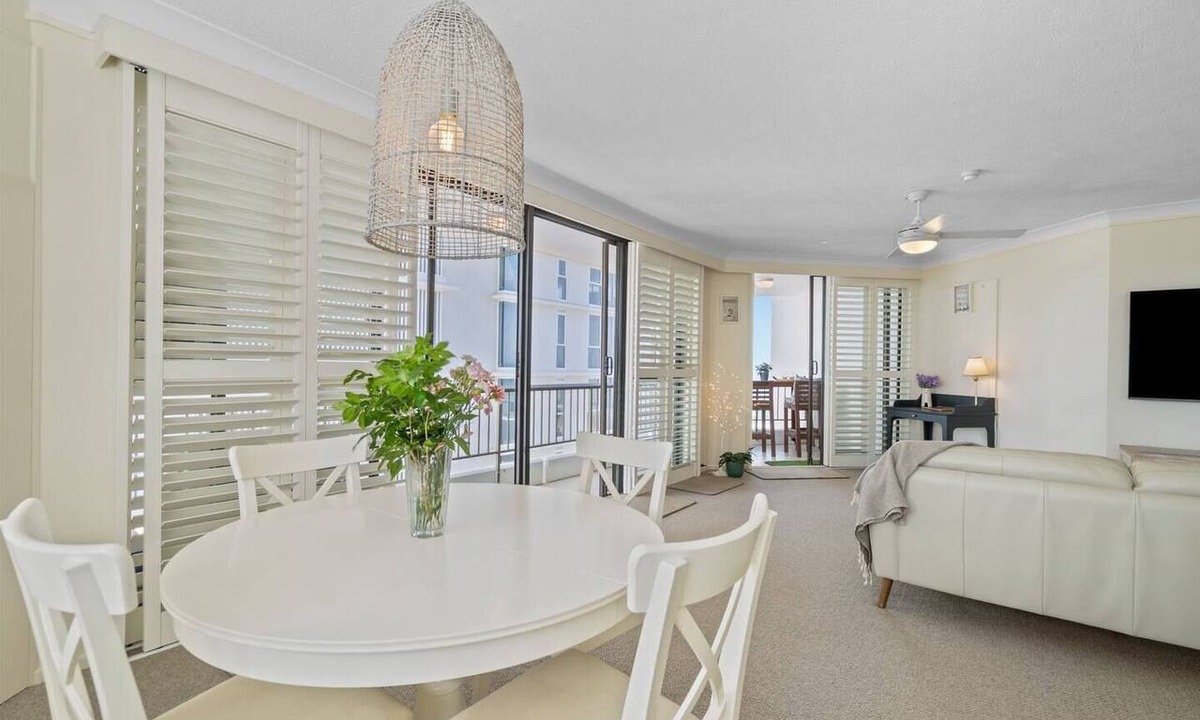 Main Beach Apartment | OceanBlu Carrington - Central, WiFi, Parking
