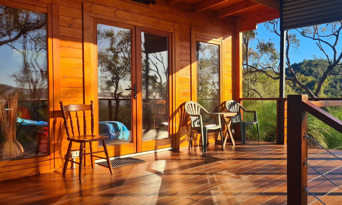 Widgee House | Off-grid bliss: Cozy retreat immersed in Australian Bush Mountain stunning views