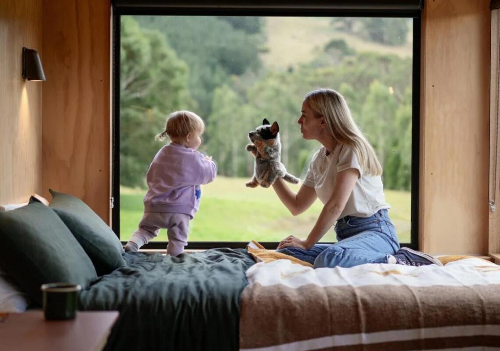 Tarra Valley House | Off-Grid Cabin with Valley Views and Hot Tub - Velma