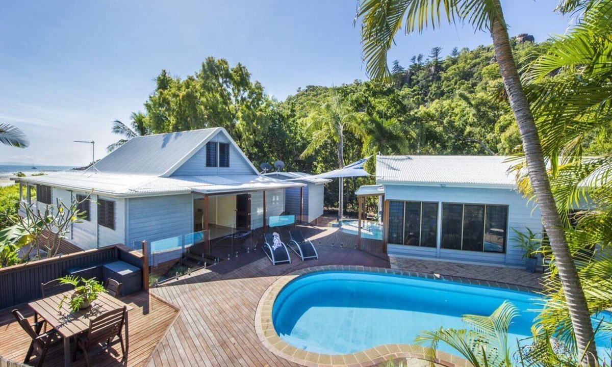 Horseshoe Bay House | On the Beach
