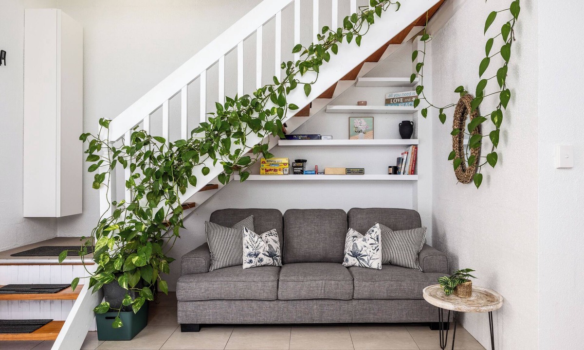 Torquay House | Opal Sands: Steps from the Beach.