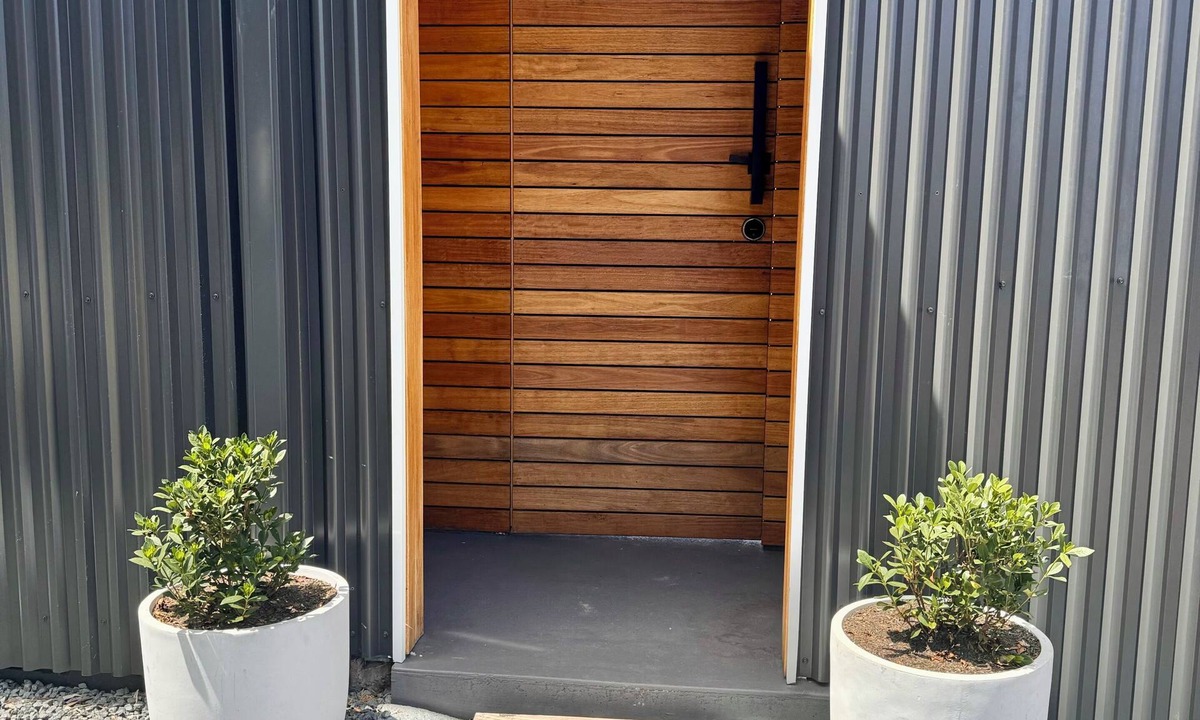 Anna Bay House | Open Plan Home close to Village and Birubi Beach, with Air Hockey, PS4, Fire pit