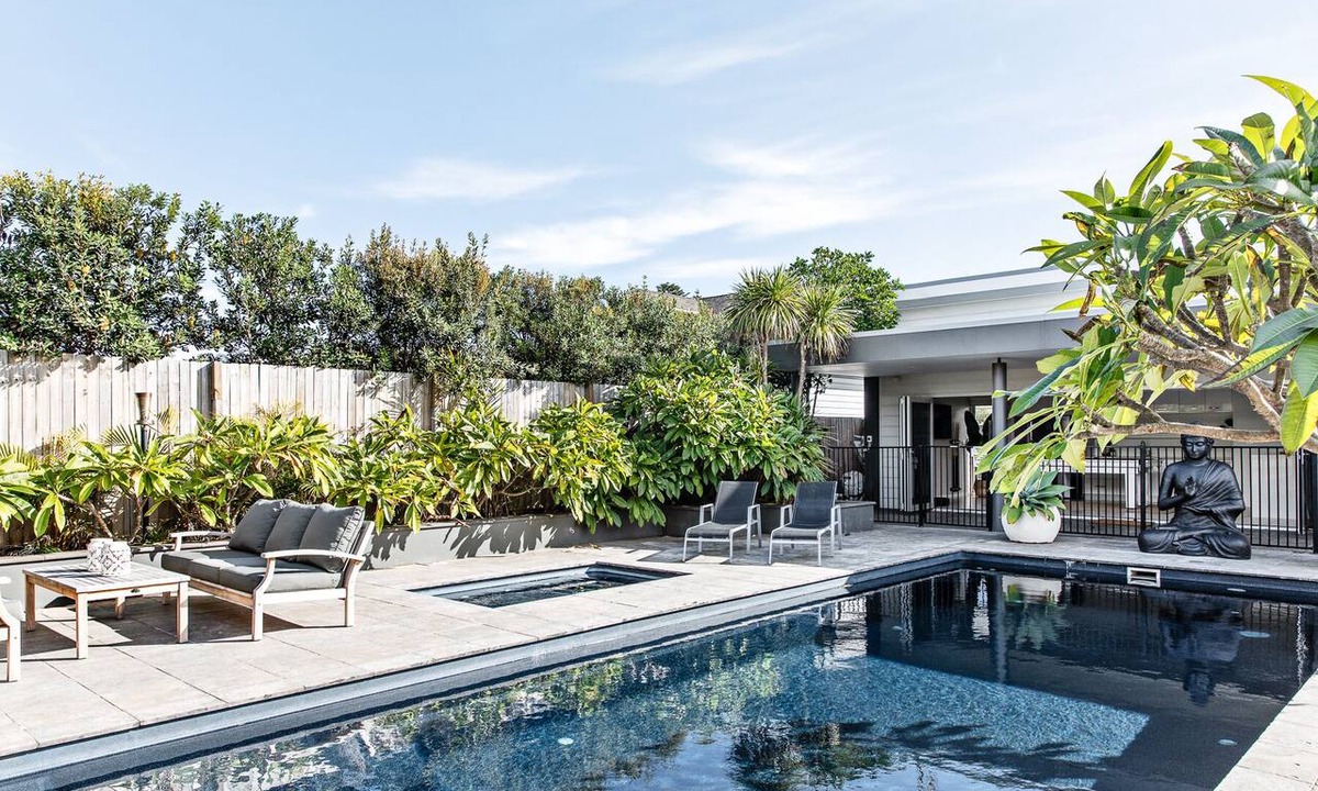 Werri Beach House | Opposite Werri Beach | Heated pool & spa, 7 bedrooms, ocean views, sleeps 14