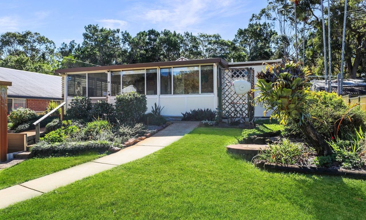 Amity Point House | Original house, large gardens in bush setting