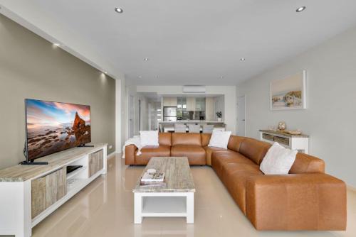 Huskisson Apartment | Our Beach House at Husky by Book Jervis Bay - Coastal Couples Escape