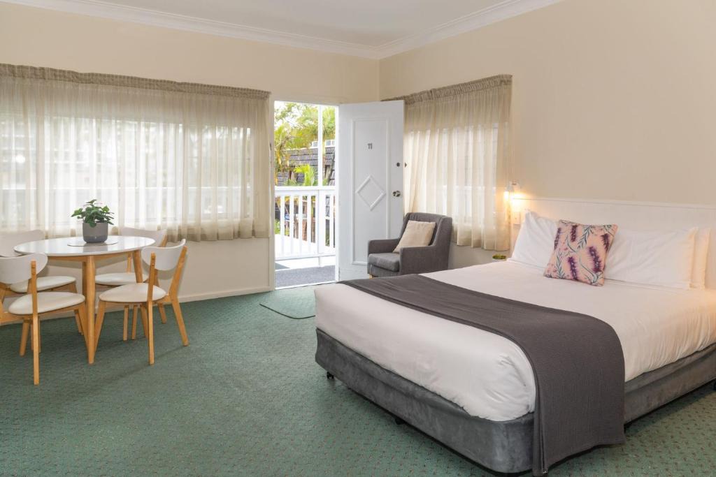 Forster Hotel | Pacific Motel 09