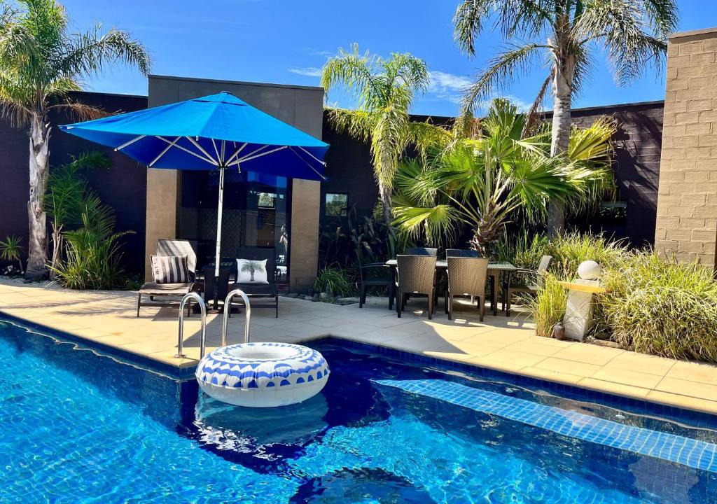 Torquay House | Pacific Paradise