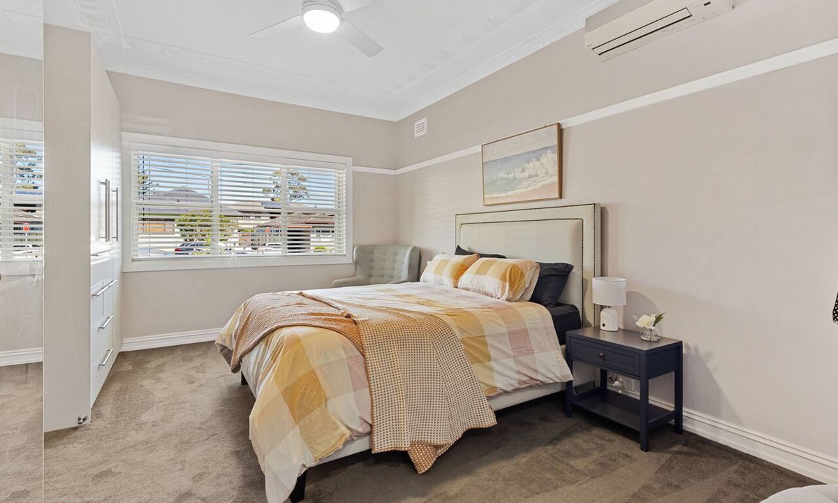 Mortdale House | Paddy's Place - centrally located, lovely cosy home in Mortdale