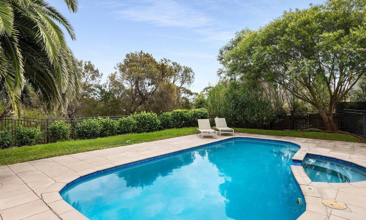 Mount Eliza House | Palmyra Villa | Pool & Spa | Steps to Village