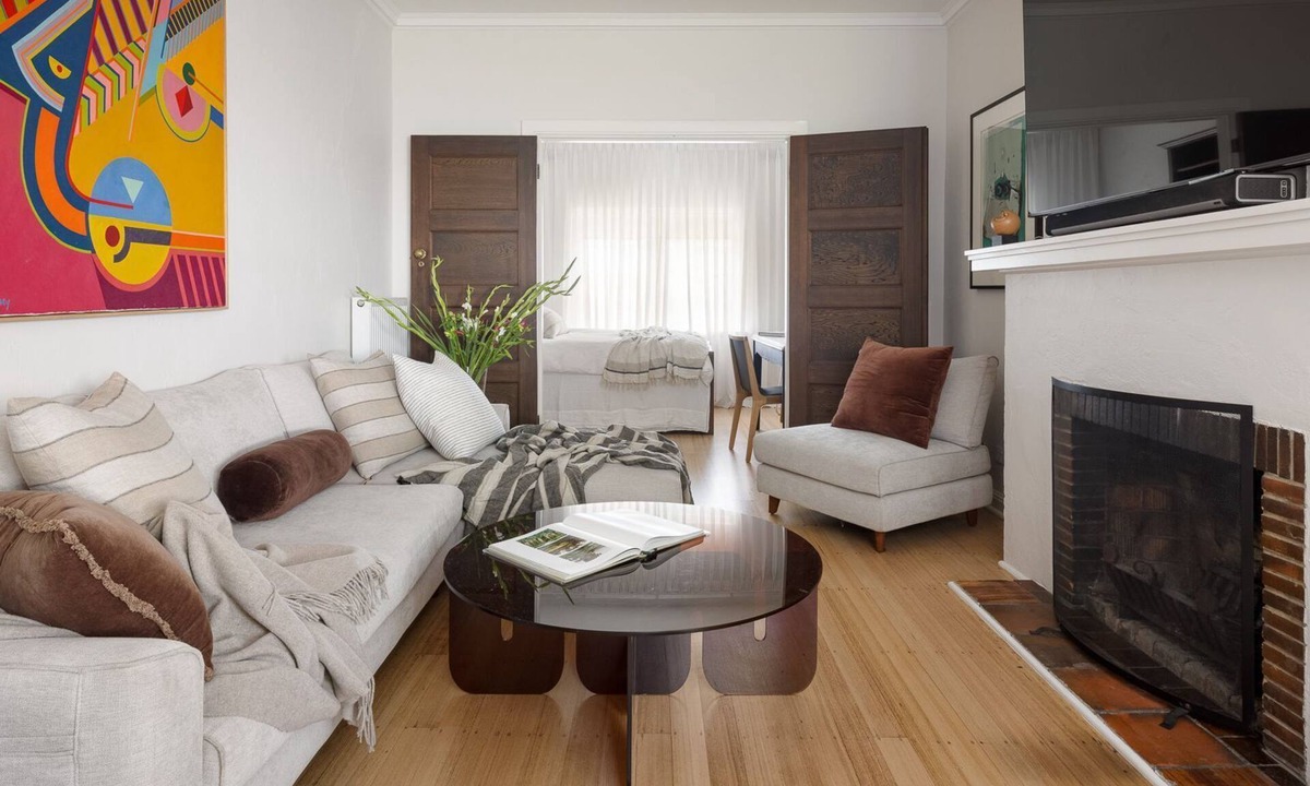 Middle Park Apartment | Parkside Escape in Middle Park