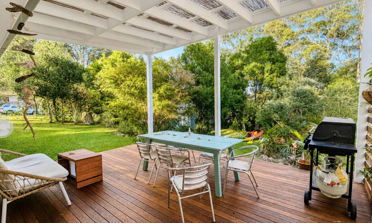 Smiths Lake House | Peaceful Coastal Getaway - Fire Pit, BBQ & Gardens