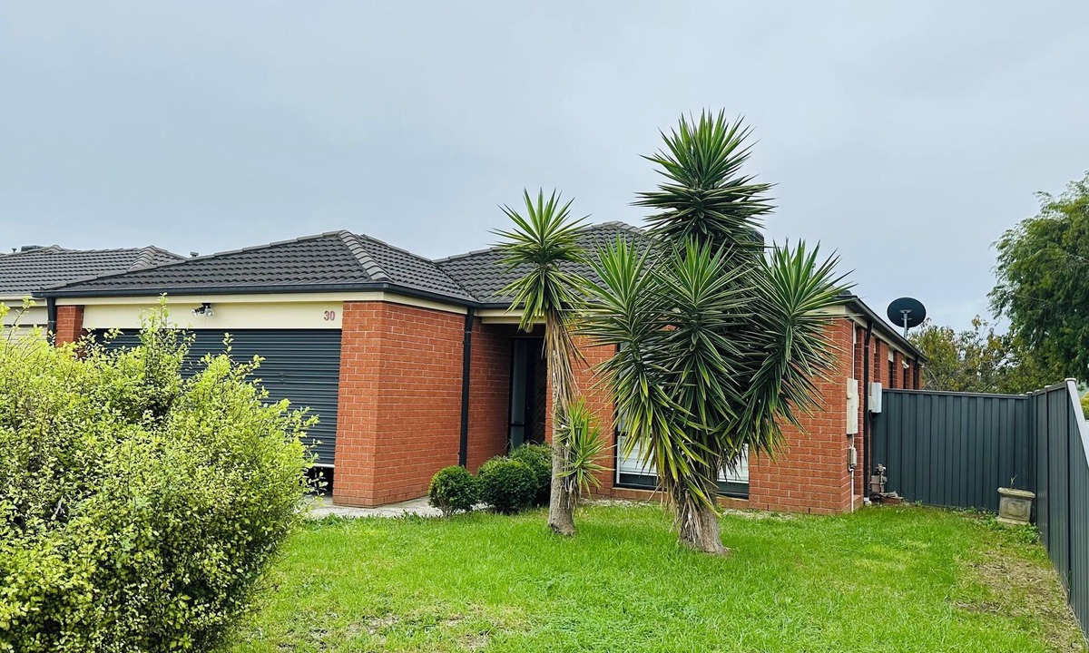 Cranbourne West House | Peaceful corner retreat|Park Side | 3 Bed, 2 Bath