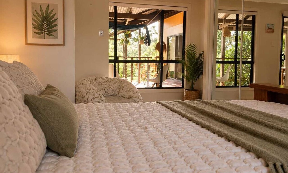 Brisbane Waterfront Bed & Breakfast | Peaceful Macleay Island retreat: nestled in nature, private self-contained unit.