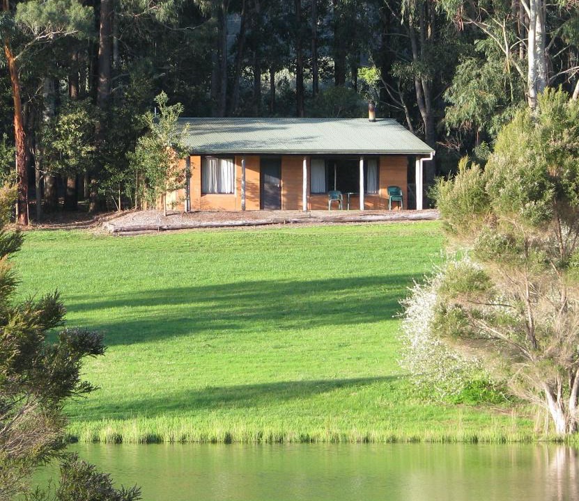 Pemberton House | Pemberton Lake View Chalets