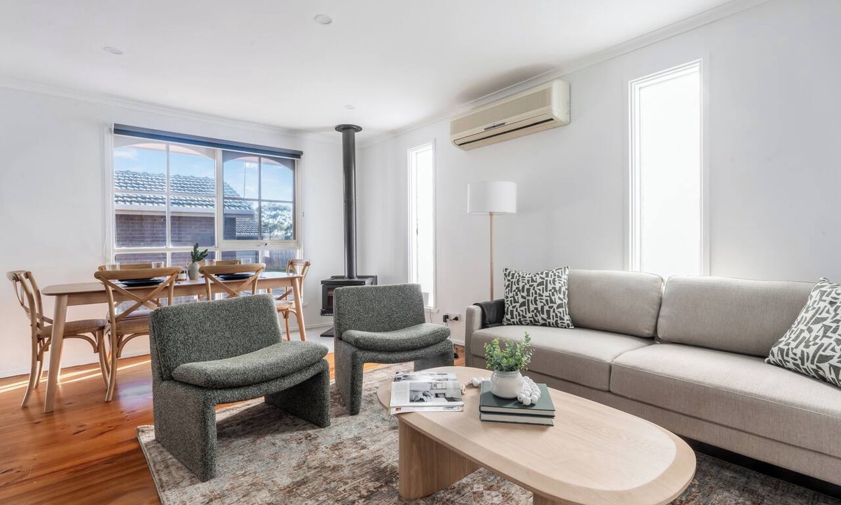 Mornington Villa | Peninsula Breeze Light Filled Retreat near Beaches