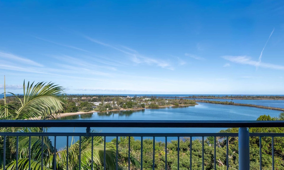 East Ballina Apartment | Penthouse | Front-Row 180° Bay & Ocean Views