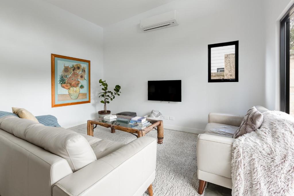 Margaret River House | Peppi Place - 2 Bedroom with Ensuites Town Villa