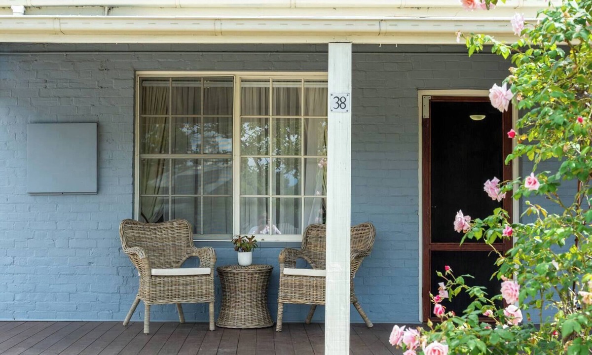 Central Mudgee Cottage | Percys Cottage Storybook Heritage Charm in Town