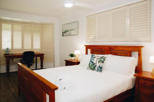 Warana House | Perfect Location 4BR Home Warana - 200m to Beach!
