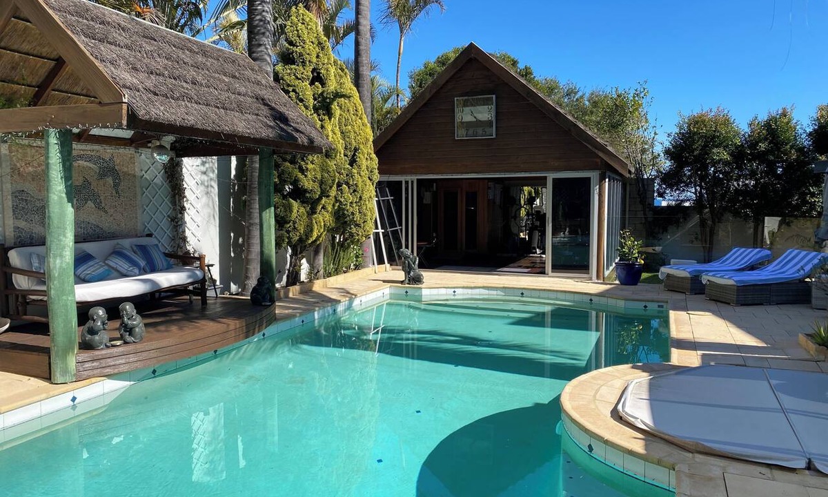 Trigg House | Perth Beach House near Scarborough Pool Spa Sauna & Ocean Views.
