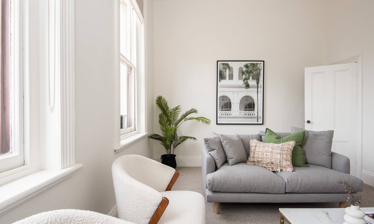 South Melbourne House | Pet Friendly - Character and Charm on Emerald Hill