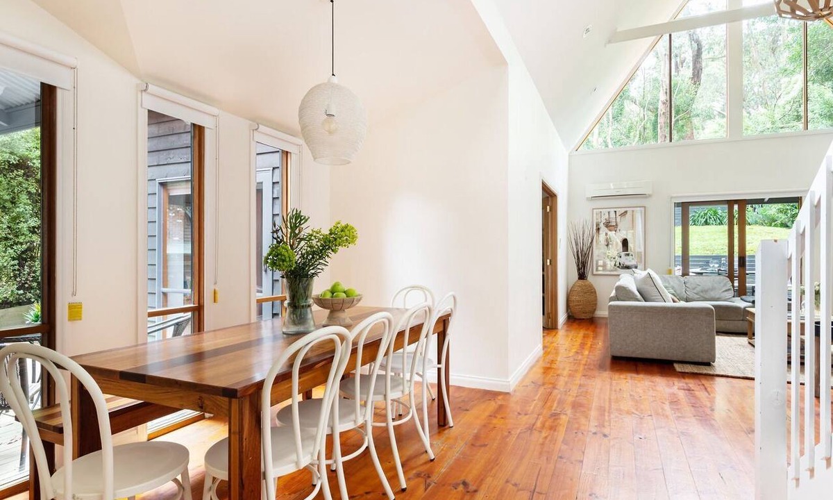 Red Hill House | Pet Friendly - Collins Street House in Red Hill