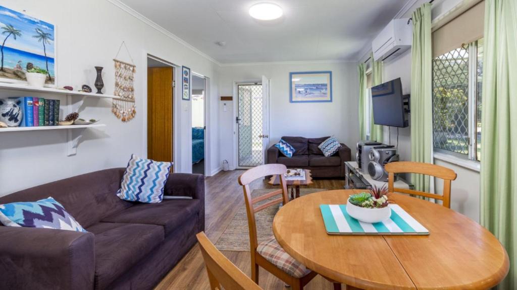 Bongaree House | Pet Friendly Cottage