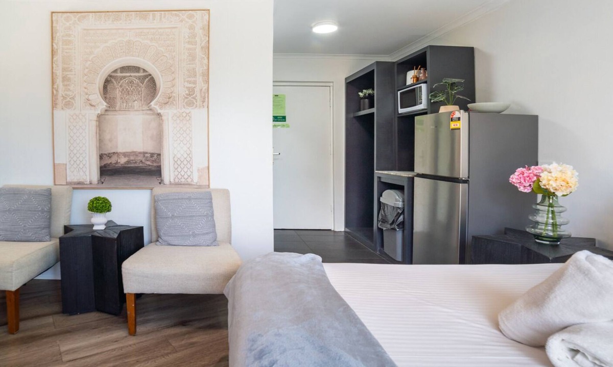 Greenacre Hotel | Pet-friendly deluxe rooms close to Sydney Olympic Park & Bankstown