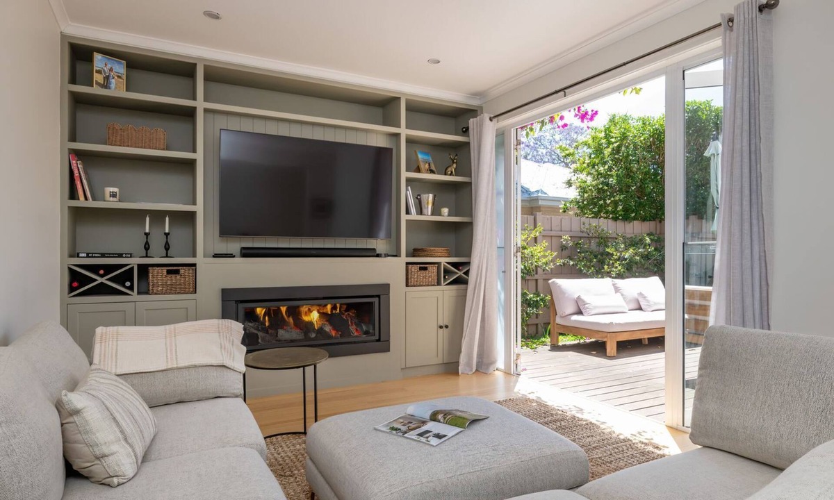 Sandringham House | Pet Friendly - Evergreen by the Bay