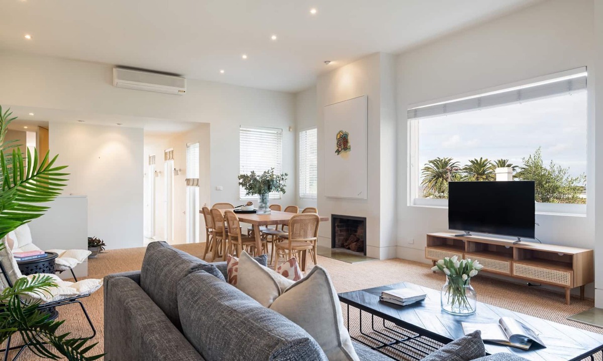 St Kilda House | Pet Friendly - Grand Victoria Beach House