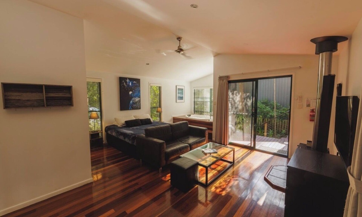 Buderim Bed & Breakfast | Pet Friendly Rainforest Cabins located 10 minutes from beachfront !