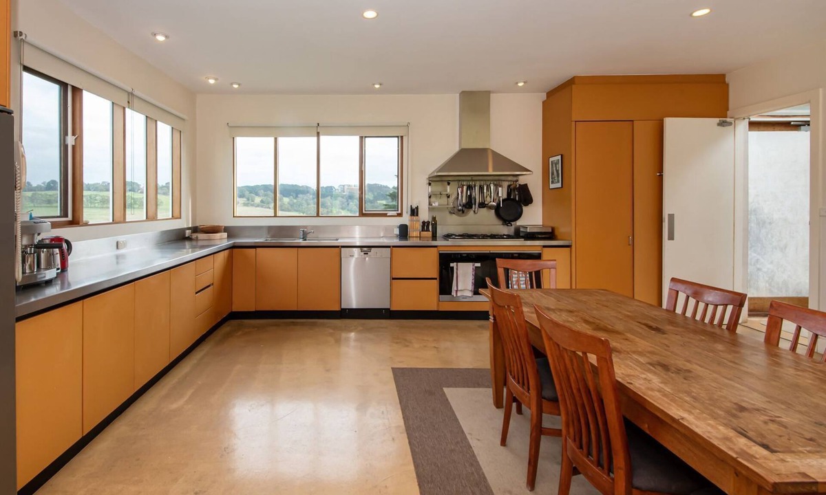 Shoreham House | Pet Friendly - Shoreham Homestead Walk to Vineyards