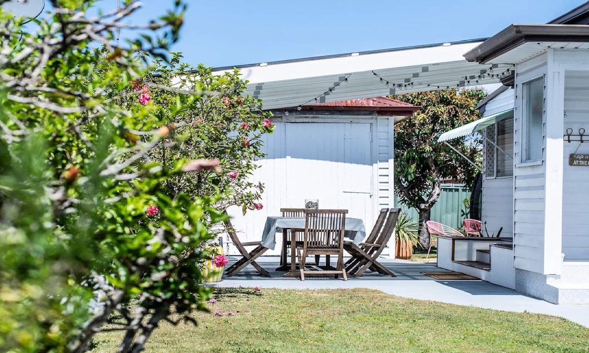 Ettalong Beach House | Pet Friendly, stroll to beach,cafes & restaurants
