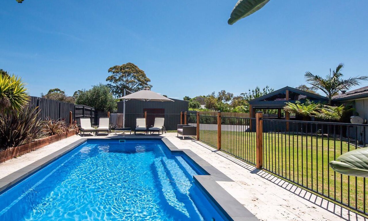 Rosebud House | Pet Friendly - Waterfall Gully Retreat with Gas heated Pool