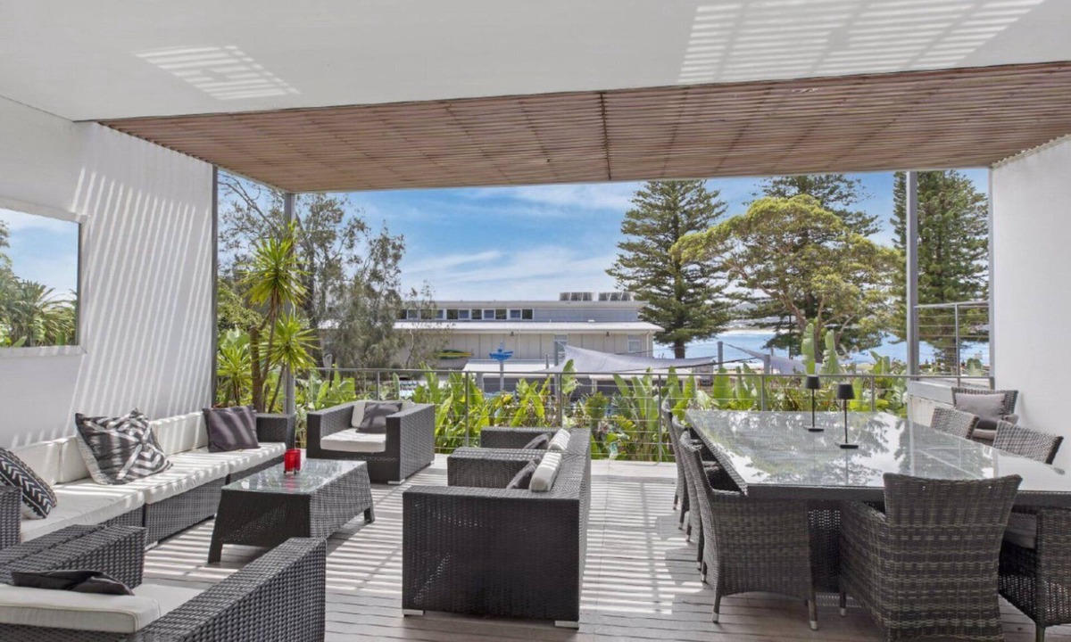 Avoca Beach Apartment | Point Break - Metres to the Sand