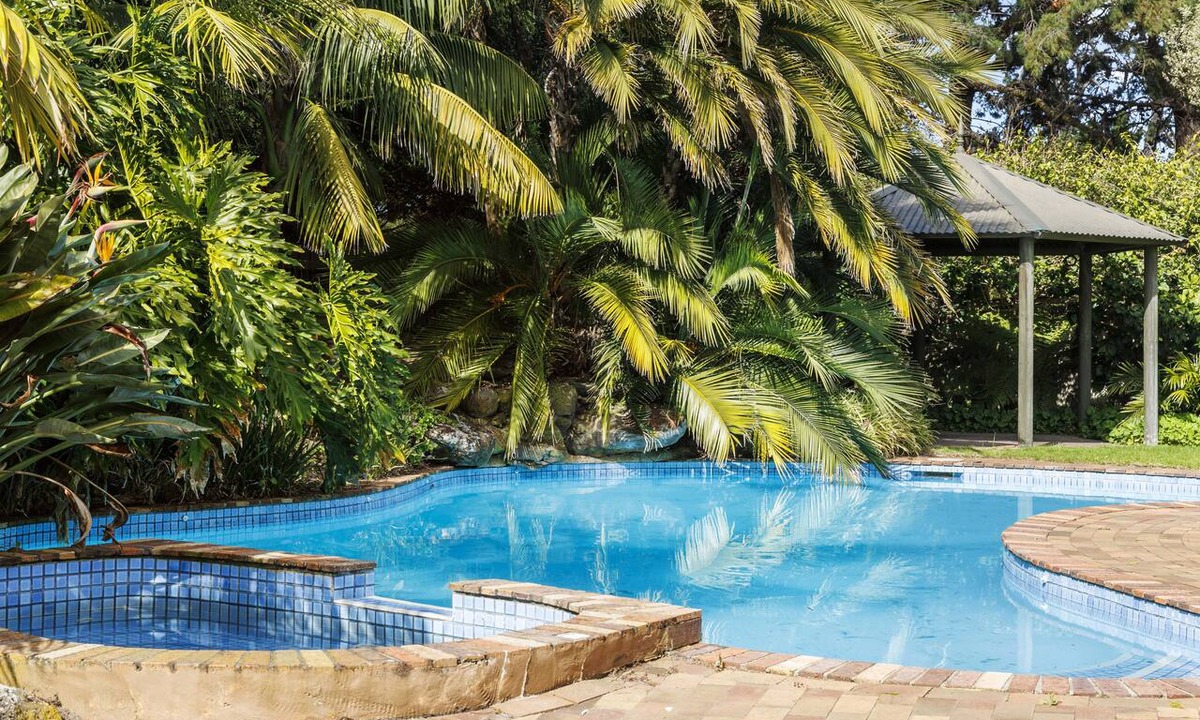 Rosebud House | Poolside Palms Oasis